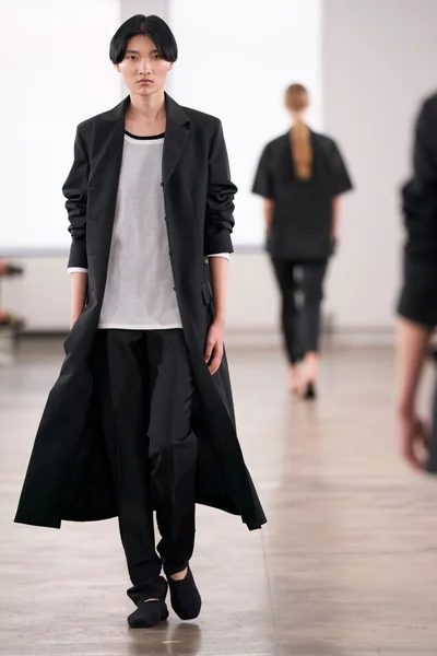 Look 3
